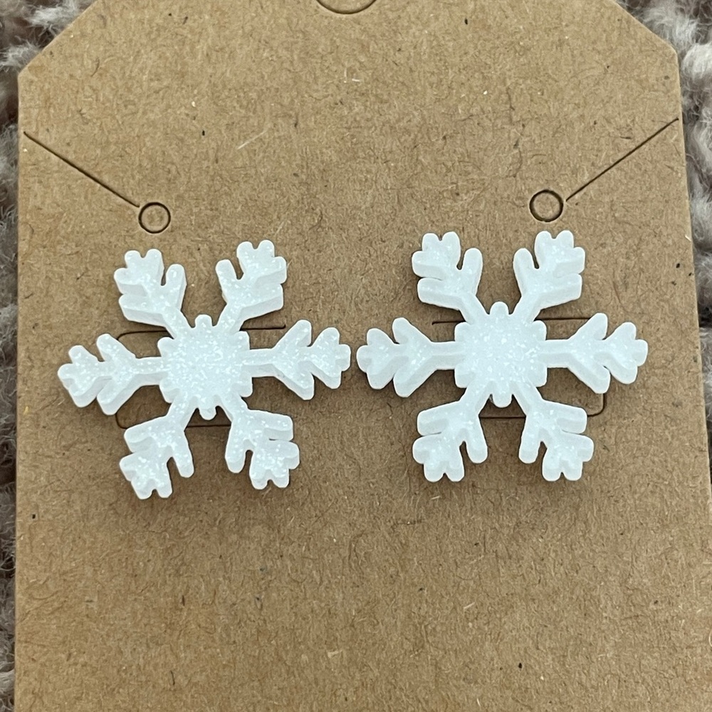 White Sparkly Snowflake Nickel Free Stud Earrings‎